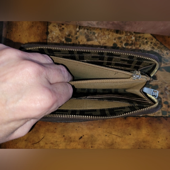 Fendi RARE Tobacco wallet multicolored polka-dot zucca wallet. - Picture 9 of 9